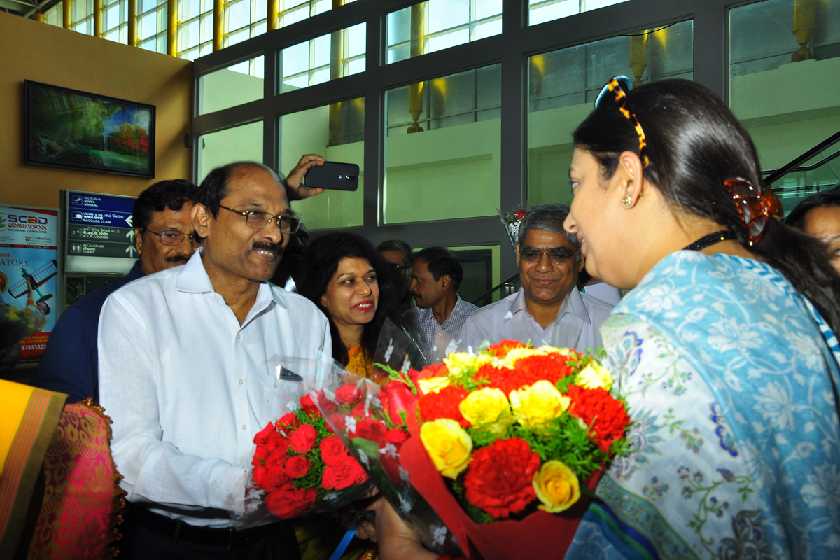 SHRI A. ARULSAMY EXECUTIVE DIRECTOR (SOUTHERN REGION) WELCOMED THE HONORABLE MINISTER OF TEXTILES SMT. SMIRITI ZUBIN IRANI